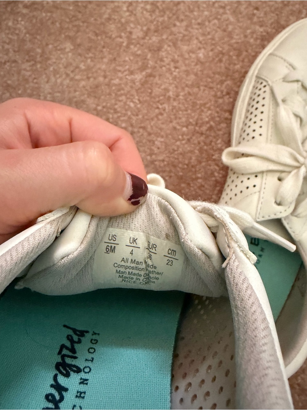 off white shoe - Picture 5 of 7